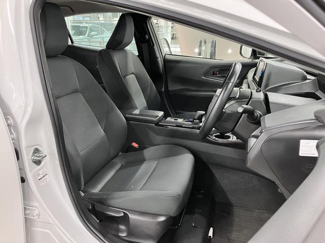 プリウス X セーフティセンス BSM・安心降車アシスト 純正ナビ バックカメラ CD・DVD フルセグTV Bluetoothオーディオ USB端子 AC1500W LEDヘッドランプ スマートキー スペアキー有(13枚目)