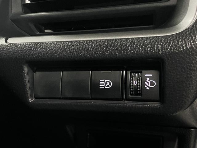 プリウス X セーフティセンス BSM・安心降車アシスト 純正ナビ バックカメラ CD・DVD フルセグTV Bluetoothオーディオ USB端子 AC1500W LEDヘッドランプ スマートキー スペアキー有(19枚目)