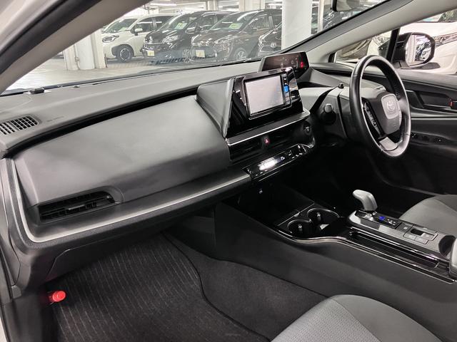 プリウス X セーフティセンス BSM・安心降車アシスト 純正ナビ バックカメラ CD・DVD フルセグTV Bluetoothオーディオ USB端子 AC1500W LEDヘッドランプ スマートキー スペアキー有(23枚目)
