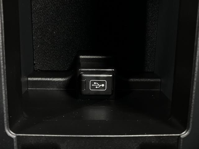 プリウス X セーフティセンス BSM・安心降車アシスト 純正ナビ バックカメラ CD・DVD フルセグTV Bluetoothオーディオ USB端子 AC1500W LEDヘッドランプ スマートキー スペアキー有(39枚目)