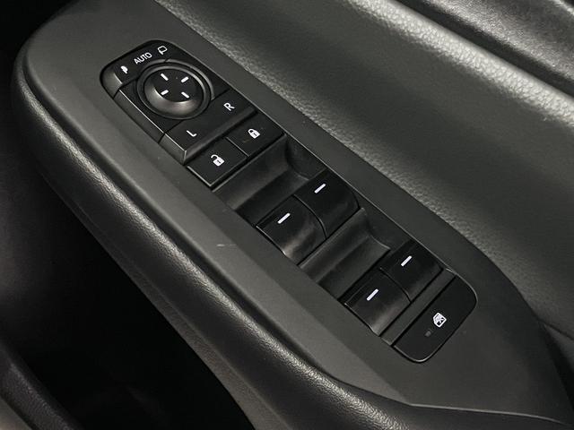 プリウス X セーフティセンス BSM・安心降車アシスト 純正ナビ バックカメラ CD・DVD フルセグTV Bluetoothオーディオ USB端子 AC1500W LEDヘッドランプ スマートキー スペアキー有(48枚目)