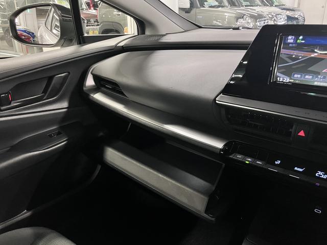 プリウス X セーフティセンス BSM・安心降車アシスト 純正ナビ バックカメラ CD・DVD フルセグTV Bluetoothオーディオ USB端子 AC1500W LEDヘッドランプ スマートキー スペアキー有(49枚目)