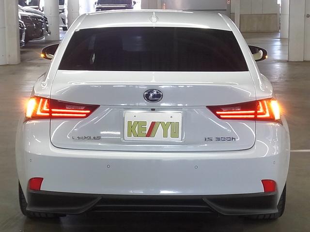 ＩＳ ＩＳ３００ｈ　Ｆスポーツ　ムーンルーフ　ＢＳＭ　衝突軽減　車線逸脱警報　レーダークルーズ　パドルシフト　ＥＴＣ２．０　本革メモリーシート　ベンチレーション　純正ナビ　バックカメラ　ブルーレイ　クリアランスソナー　ＬＥＤランプ（7枚目）