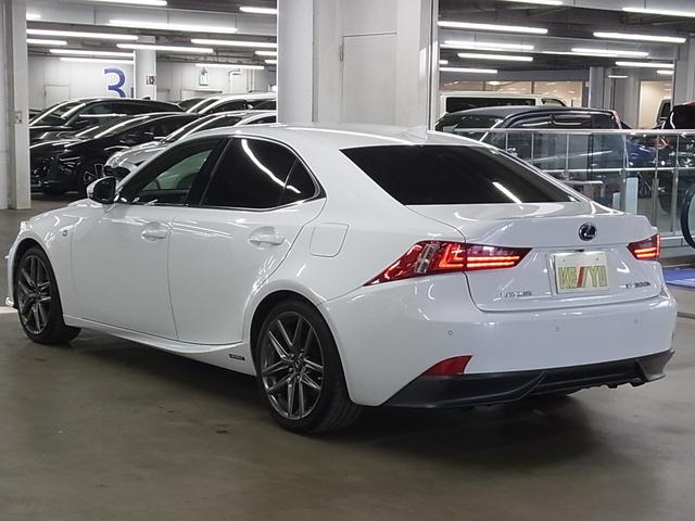 ＩＳ ＩＳ３００ｈ　Ｆスポーツ　ムーンルーフ　ＢＳＭ　衝突軽減　車線逸脱警報　レーダークルーズ　パドルシフト　ＥＴＣ２．０　本革メモリーシート　ベンチレーション　純正ナビ　バックカメラ　ブルーレイ　クリアランスソナー　ＬＥＤランプ（8枚目）