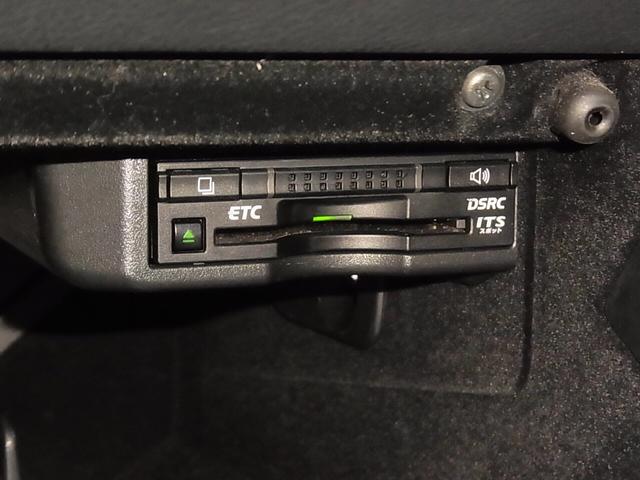 ＩＳ ＩＳ３００ｈ　Ｆスポーツ　ムーンルーフ　ＢＳＭ　衝突軽減　車線逸脱警報　レーダークルーズ　パドルシフト　ＥＴＣ２．０　本革メモリーシート　ベンチレーション　純正ナビ　バックカメラ　ブルーレイ　クリアランスソナー　ＬＥＤランプ（19枚目）