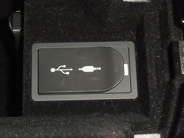 ＩＳ ＩＳ３００ｈ　Ｆスポーツ　ムーンルーフ　ＢＳＭ　衝突軽減　車線逸脱警報　レーダークルーズ　パドルシフト　ＥＴＣ２．０　本革メモリーシート　ベンチレーション　純正ナビ　バックカメラ　ブルーレイ　クリアランスソナー　ＬＥＤランプ（35枚目）