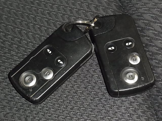 ステップワゴンスパーダ Ｚ　クールスピリット　純正９インチナビ　両側電動スライドドア　バックカメラ　ＢＴオーディオ　フルセグＴＶ　ＣＤ・ＤＶＤ再生　ＥＴＣ　クルーズコントロール　パドルシフト　ＨＩＤライト　純正１７ＡＷ　スマートキー　スペアキー有（43枚目）