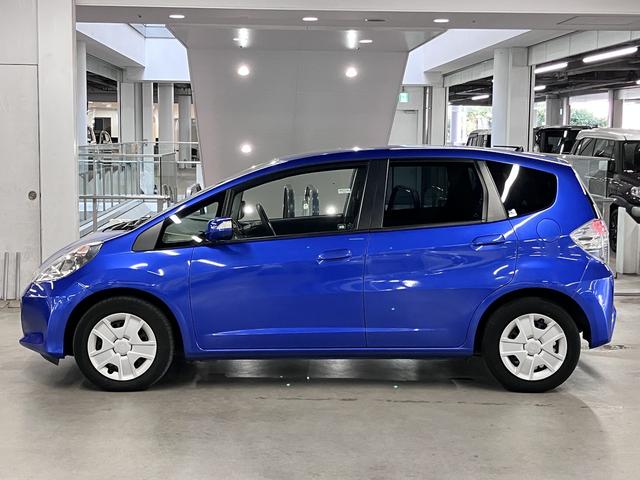 フィットハイブリッド ベースグレード ワンオーナー クルーズコントロール Gathersオーディオ CD再生 USB・AUX端子 FM・AMラジオ オートエアコン ECON 電動格納ドアミラー キーレスエントリー ヘッドライトレベライザー(10枚目)