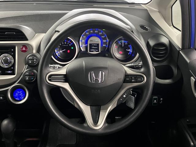 フィットハイブリッド ベースグレード ワンオーナー クルーズコントロール Gathersオーディオ CD再生 USB・AUX端子 FM・AMラジオ オートエアコン ECON 電動格納ドアミラー キーレスエントリー ヘッドライトレベライザー(11枚目)