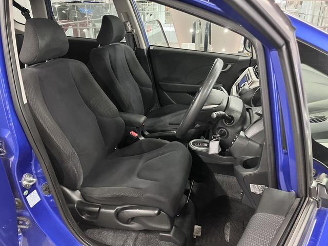 フィットハイブリッド ベースグレード ワンオーナー クルーズコントロール Gathersオーディオ CD再生 USB・AUX端子 FM・AMラジオ オートエアコン ECON 電動格納ドアミラー キーレスエントリー ヘッドライトレベライザー(13枚目)