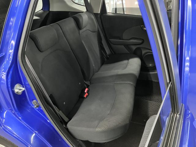 フィットハイブリッド ベースグレード ワンオーナー クルーズコントロール Gathersオーディオ CD再生 USB・AUX端子 FM・AMラジオ オートエアコン ECON 電動格納ドアミラー キーレスエントリー ヘッドライトレベライザー(14枚目)