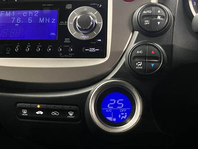 フィットハイブリッド ベースグレード ワンオーナー クルーズコントロール Gathersオーディオ CD再生 USB・AUX端子 FM・AMラジオ オートエアコン ECON 電動格納ドアミラー キーレスエントリー ヘッドライトレベライザー(17枚目)
