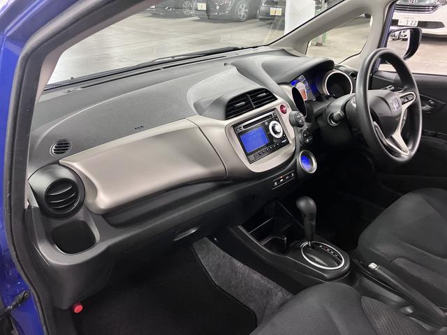 フィットハイブリッド ベースグレード ワンオーナー クルーズコントロール Gathersオーディオ CD再生 USB・AUX端子 FM・AMラジオ オートエアコン ECON 電動格納ドアミラー キーレスエントリー ヘッドライトレベライザー(23枚目)