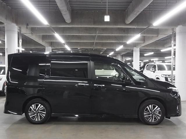 セレナ ハイウェイスターＶ　衝突軽減ブレーキ　車線逸脱警報　ＢＳＷ・ＲＣＴＡ　プロパイロット　パドルシフト　ＥＴＣ　純正９インチナビ　ハンズフリーオートスライド　バックカメラ　ＢＴオーディオ　フルセグ　インテリキー　ＬＥＤランプ（9枚目）