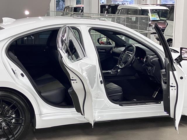 ＩＳ ＩＳ３５０　Ｆスポーツモードブラック　１オーナー　寒冷地仕様　マークレビンソン　ムーンルーフ　本革シート　シートベンチレーション　パノラミックビュー　１０．３インチナビ　ブルーレイ　ＢＴオーディオ　フルセグ　ＥＴＣ２．０　パドルシフト　三眼ＬＥＤ　専用１９ＡＷ（12枚目）