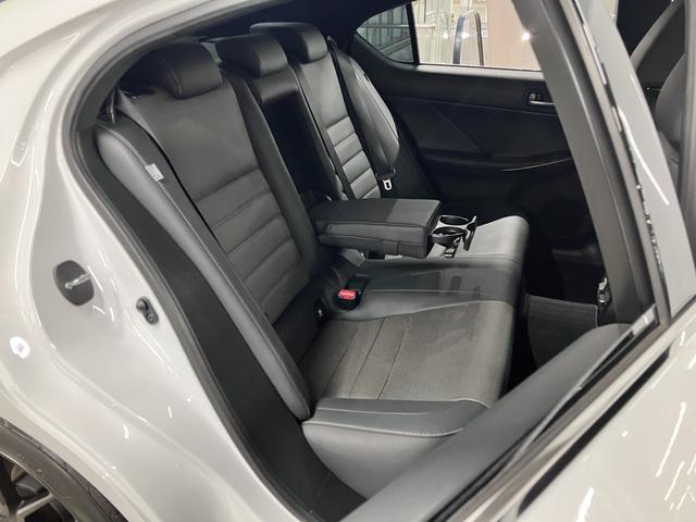 ＩＳ ＩＳ３５０　Ｆスポーツモードブラック　１オーナー　寒冷地仕様　マークレビンソン　ムーンルーフ　本革シート　シートベンチレーション　パノラミックビュー　１０．３インチナビ　ブルーレイ　ＢＴオーディオ　フルセグ　ＥＴＣ２．０　パドルシフト　三眼ＬＥＤ　専用１９ＡＷ（14枚目）