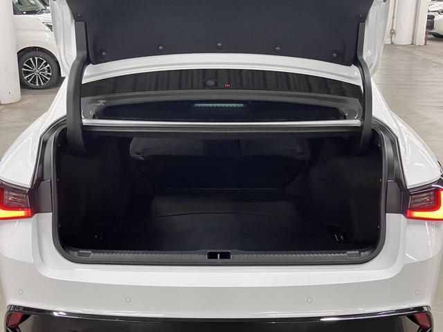 ＩＳ ＩＳ３５０　Ｆスポーツモードブラック　１オーナー　寒冷地仕様　マークレビンソン　ムーンルーフ　本革シート　シートベンチレーション　パノラミックビュー　１０．３インチナビ　ブルーレイ　ＢＴオーディオ　フルセグ　ＥＴＣ２．０　パドルシフト　三眼ＬＥＤ　専用１９ＡＷ（25枚目）