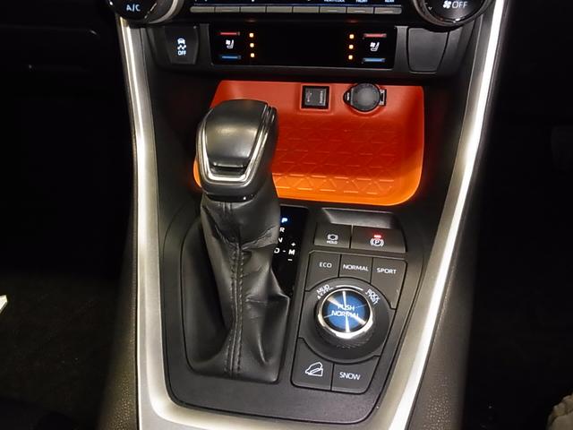 ＲＡＶ４ アドベンチャー　４ＷＤ　寒冷地仕様　セーフティセンス　純正９インチナビ　シートベンチレーション　ステアヒーター　ＢＳＭ・ＰＫＳＢ　バックカメラ　ＢＴオーディオ　フルセグ　ＣＤ・ＤＶＤ　ＥＴＣ　ダウンヒルアシスト　ルーフレール　ＬＥＤライト　専用１９ＡＷ（18枚目）