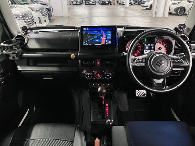 ジムニー ＸＣ　４ＷＤターボ　モンスタースポーツ車高調　アピオ突撃マフラー　社外フロントスポイラー　レカロシート　ケンウッドオーディオ＆８インチナビ　衝突軽減ブレーキ　車線逸脱警報　シートヒーター　バックカメラ　ＥＴＣ　クルコン（4枚目）