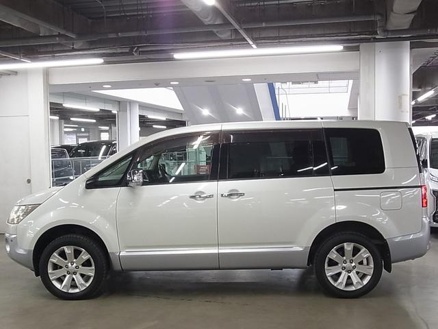 デリカD:5 シャモニー 4WD フリップダウンモニター 両側スライドドア ETC シートヒーター 純正ナビ フロント・サイド・バックカメラ CD・DVD再生 TV スマートキー クルコン パドルシフト コーナーセンサー HIDランプ(10枚目)