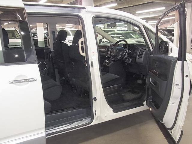 デリカD:5 シャモニー 4WD フリップダウンモニター 両側スライドドア ETC シートヒーター 純正ナビ フロント・サイド・バックカメラ CD・DVD再生 TV スマートキー クルコン パドルシフト コーナーセンサー HIDランプ(12枚目)