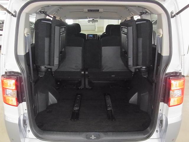 デリカD:5 シャモニー 4WD フリップダウンモニター 両側スライドドア ETC シートヒーター 純正ナビ フロント・サイド・バックカメラ CD・DVD再生 TV スマートキー クルコン パドルシフト コーナーセンサー HIDランプ(16枚目)