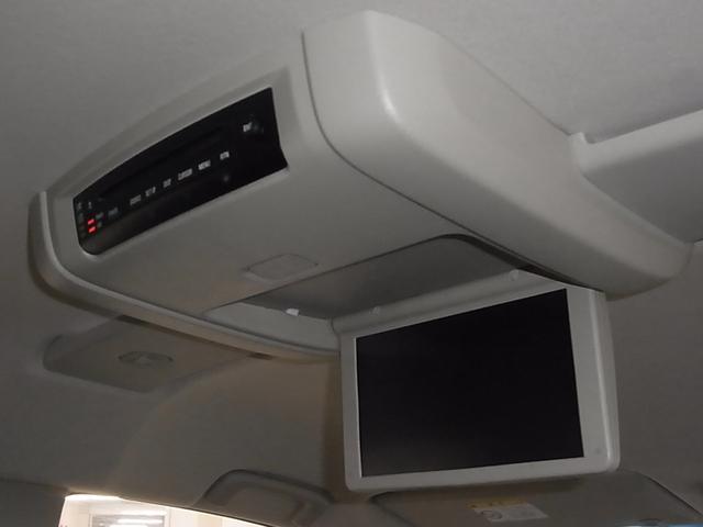 デリカD:5 シャモニー 4WD フリップダウンモニター 両側スライドドア ETC シートヒーター 純正ナビ フロント・サイド・バックカメラ CD・DVD再生 TV スマートキー クルコン パドルシフト コーナーセンサー HIDランプ(17枚目)