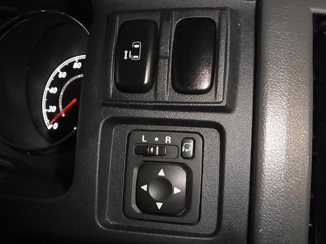 デリカD:5 シャモニー 4WD フリップダウンモニター 両側スライドドア ETC シートヒーター 純正ナビ フロント・サイド・バックカメラ CD・DVD再生 TV スマートキー クルコン パドルシフト コーナーセンサー HIDランプ(19枚目)