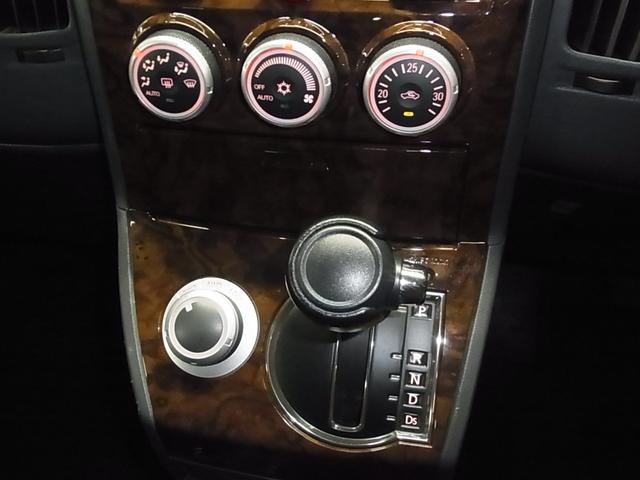 デリカD:5 シャモニー 4WD フリップダウンモニター 両側スライドドア ETC シートヒーター 純正ナビ フロント・サイド・バックカメラ CD・DVD再生 TV スマートキー クルコン パドルシフト コーナーセンサー HIDランプ(32枚目)