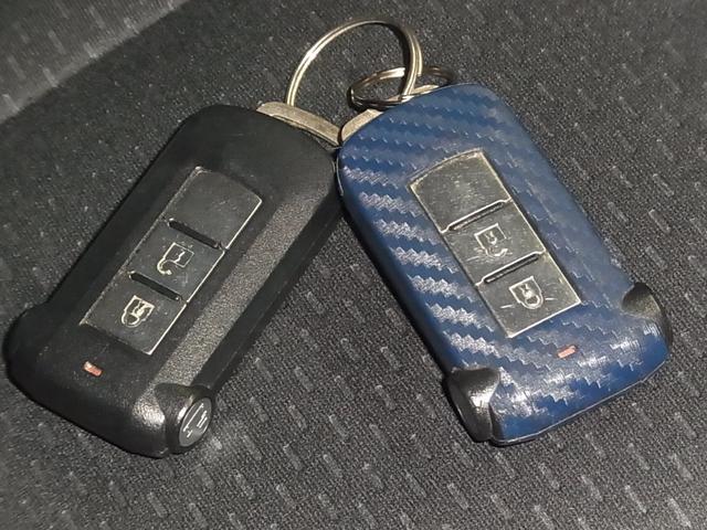 デリカD:5 シャモニー 4WD フリップダウンモニター 両側スライドドア ETC シートヒーター 純正ナビ フロント・サイド・バックカメラ CD・DVD再生 TV スマートキー クルコン パドルシフト コーナーセンサー HIDランプ(40枚目)