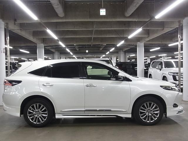 ハリアー プレミアム アドバンスドパッケージ 4WD モデリスタエアロ パノラミックビュー 純正8型JBLナビ 衝突軽減ブレーキ 車線逸脱警報 レーダークルーズ ETC2.0 パワーバックドア ブルーレイ おくだけ充電 クリアランスソナー LEDランプ(9枚目)