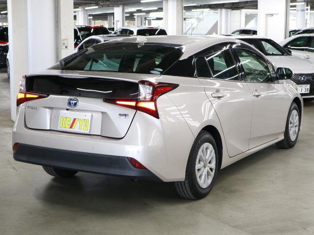 プリウス S 衝突軽減ブレーキ 車線逸脱警報 オートハイビーム レーダークルーズ ETC 純正ナビ バックカメラ BTオーディオ TV スマートキー 電動格納ドアミラー クリアランスソナー LEDランプ 15AW(3枚目)