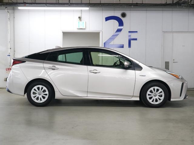 プリウス S 衝突軽減ブレーキ 車線逸脱警報 オートハイビーム レーダークルーズ ETC 純正ナビ バックカメラ BTオーディオ TV スマートキー 電動格納ドアミラー クリアランスソナー LEDランプ 15AW(9枚目)