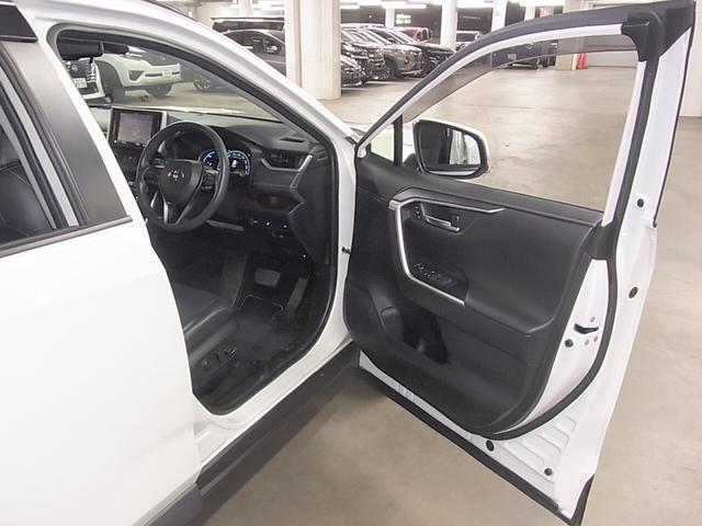 RAV4 ハイブリッドG 4WD ワンオーナー BSM・RCTA セーフティセンス カロッツェリア8インチナビ シート・ステアヒーター ハンズフリーパワーバックドア バックカメラ BTオーディオ フルセグ スマートキー メモリーシート LEDランプ(12枚目)