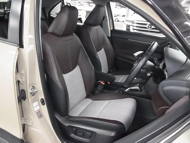 ヤリスクロス ハイブリッドＺ　ワンオーナー　パノラミックビュー　純正８インチディスプレイ＆ナビ　セーフティセンス　ＥＴＣ　シートヒーター　ＢＴオーディオ　フルセグＴＶ　ＵＳＢ端子　スマートキー　パワーシート　パーキングセンサー　ＬＥＤランプ（13枚目）