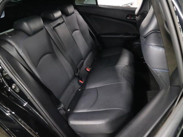 プリウス Ｓツーリングセレクション　ワンオーナー　ダブルツイーター　トヨタセーフティセンス　ＥＴＣ　シートヒーター　純正９インチナビ　バックカメラ　ＣＤ・ＤＶＤ　Ｂｌｕｅｔｏｏｔｈオーディオ　フルセグＴＶ　スマートキー　電動格納ミラー　ＬＥＤランプ（14枚目）