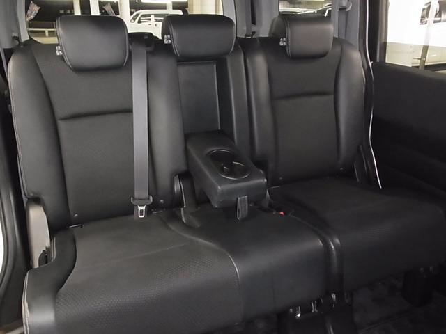 ステップワゴンスパーダ Ｚ　クールスピリット　後席モニター　純正９インチナビ　両側パワースライド　バックカメラ　フルセグＴＶ　ＣＤ・ＤＶＤ　ＥＴＣ　クルーズコントロール　パドルシフト　レザー調コンビシート　スマートキー　ＨＩＤライト　純正１７ＡＷ（13枚目）