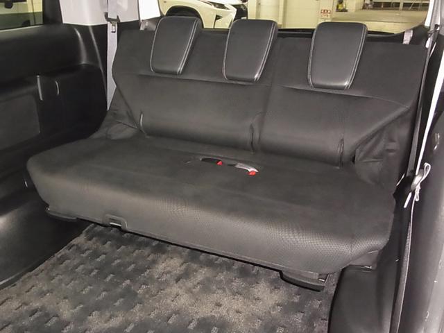 ステップワゴンスパーダ Ｚ　クールスピリット　後席モニター　純正９インチナビ　両側パワースライド　バックカメラ　フルセグＴＶ　ＣＤ・ＤＶＤ　ＥＴＣ　クルーズコントロール　パドルシフト　レザー調コンビシート　スマートキー　ＨＩＤライト　純正１７ＡＷ（14枚目）