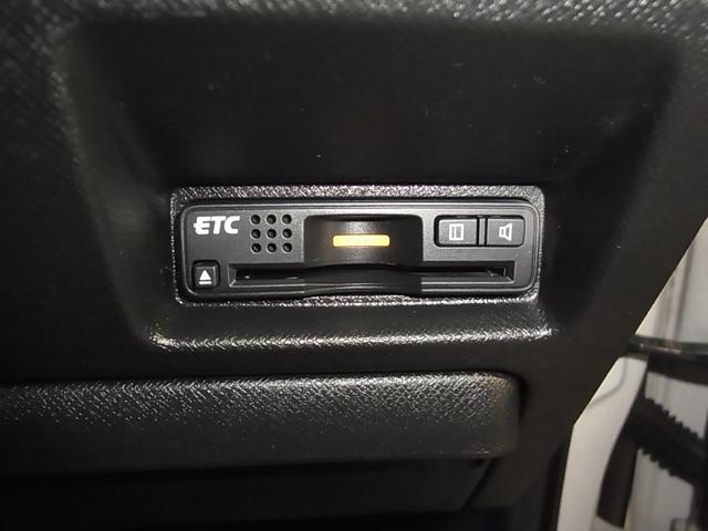 ステップワゴンスパーダ Ｚ　クールスピリット　後席モニター　純正９インチナビ　両側パワースライド　バックカメラ　フルセグＴＶ　ＣＤ・ＤＶＤ　ＥＴＣ　クルーズコントロール　パドルシフト　レザー調コンビシート　スマートキー　ＨＩＤライト　純正１７ＡＷ（20枚目）