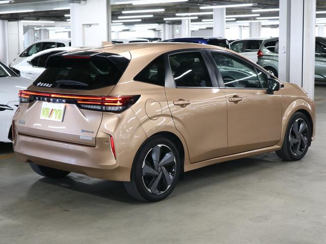 オーラ Ｇ　レザーエディション　インテリミラー　アラウンドビュー　ＢＳＷ・ＲＣＴＡ　純正９インチナビ　ＥＴＣ　本革シート　ＢＴオーディオ　フルセグＴＶ　ＵＳＢ端子　インテリキー　衝突軽減ブレーキ　車線逸脱警報　アダプティブＬＥＤ（3枚目）