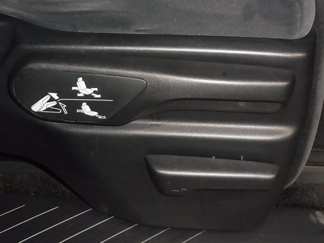 ヴェルファイア ２．５Ｚ　モデリスタフルエアロ　ツインムーンルーフ　アルパイン後席モニター＆１１インチナビ　両側電動スライド　ＥＴＣ　バックカメラ　ＢＴオーディオ　フルセグＴＶ　ＣＤ・ＤＶＤ　後席オットマン　クリアランスソナー　スマートキー　ＬＥＤライト　純正１８ＡＷ（40枚目）