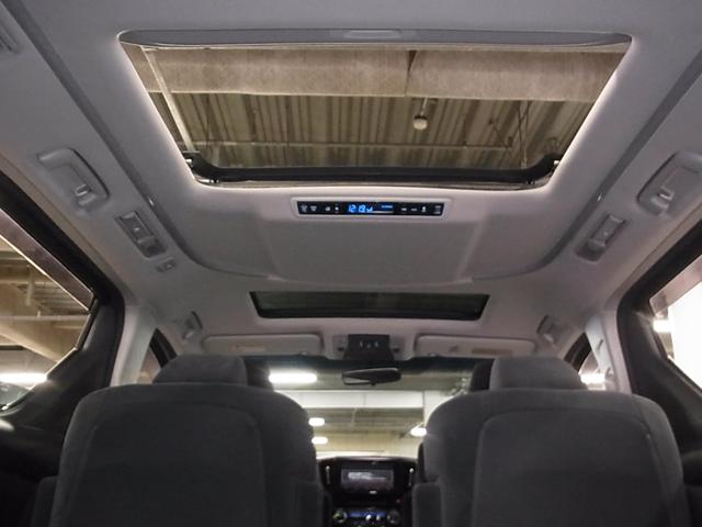 ヴェルファイア ２．５Ｚ　Ａエディション　モデリスタフルエアロ　ムーンルーフ　衝突軽減ブレーキ　レーダークルーズ　両側パワースライド　リヤモニター　純正９インチナビ　ＥＴＣ２．０　バックカメラ　ＢＴオーディオ　フルセグＴＶ　ＣＤ・ＤＶＤ　オットマン　ＬＥＤライト　純正１８ＡＷ（16枚目）