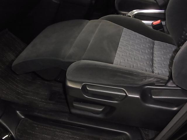 ヴェルファイア ２．５Ｚ　Ａエディション　モデリスタフルエアロ　ムーンルーフ　衝突軽減ブレーキ　レーダークルーズ　両側パワースライド　リヤモニター　純正９インチナビ　ＥＴＣ２．０　バックカメラ　ＢＴオーディオ　フルセグＴＶ　ＣＤ・ＤＶＤ　オットマン　ＬＥＤライト　純正１８ＡＷ（44枚目）