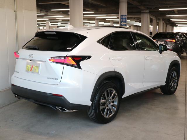 ＮＸ ＮＸ２００ｔ　Ｉパッケージ　ムーンルーフ　衝突軽減ブレーキ　レーダークルーズ　パドルシフト　ＥＴＣ２．０　シート・ステアヒーター　純正ナビ　サイド・バックカメラ　ＢＴオーディオ　フルセグＴＶ　パワーバックドア　ＬＥＤランプ（3枚目）