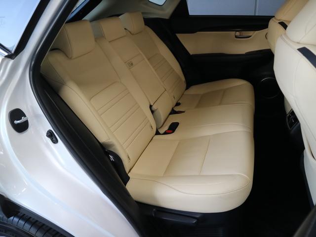 ＮＸ ＮＸ２００ｔ　Ｉパッケージ　ムーンルーフ　衝突軽減ブレーキ　レーダークルーズ　パドルシフト　ＥＴＣ２．０　シート・ステアヒーター　純正ナビ　サイド・バックカメラ　ＢＴオーディオ　フルセグＴＶ　パワーバックドア　ＬＥＤランプ（6枚目）