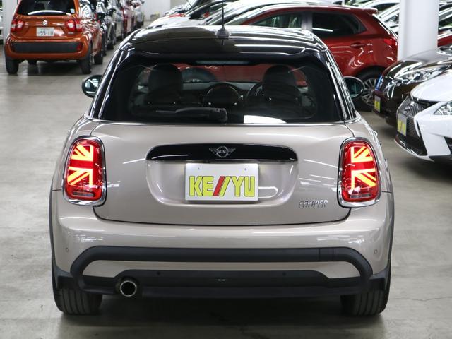 ＭＩＮＩ クーパー　ターボ　ドライビングアシスト　ＥＴＣ２．０　パーキングアシスト　純正ナビ　バックカメラ　ＢＴオーディオ　ＵＳＢ端子　スマートキー　クルーズコントロール　パーキングセンサー　ＬＥＤランプ　１６ＡＷ　スペアキー有（7枚目）