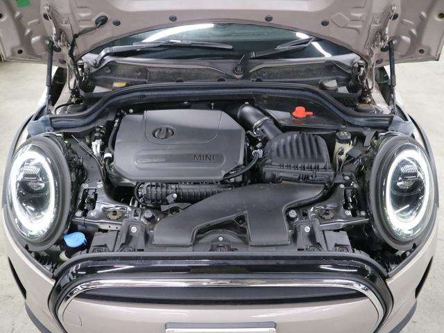 ＭＩＮＩ クーパー　ターボ　ドライビングアシスト　ＥＴＣ２．０　パーキングアシスト　純正ナビ　バックカメラ　ＢＴオーディオ　ＵＳＢ端子　スマートキー　クルーズコントロール　パーキングセンサー　ＬＥＤランプ　１６ＡＷ　スペアキー有（21枚目）