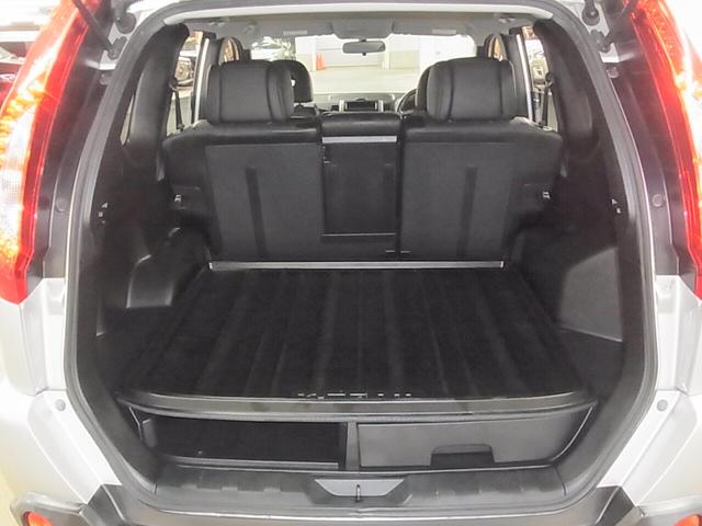 エクストレイル ２０Ｘ　４ＷＤ　全席シートヒーター　ＥＴＣ　純正ナビ　バックカメラ　ＣＤ再生　ＴＶ　インテリキー　電動格納ドアミラー　オートエアコン　ダウンヒルアシスト　横滑り防止装置　ディスチャージランプ　フォグランプ　１７ＡＷ（25枚目）