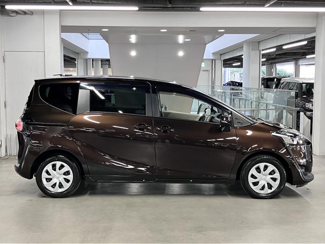 シエンタ Ｇ　トヨタセーフティセンス　衝突軽減ブレーキ　車線逸脱警報　両側パワースライドドア　純正ナビ　バックカメラ　ＢＴオーディオ　フルセグＴＶ　ＣＤ・ＤＶＤ　スマートキー　スペアキー有　オートエアコン　アイドリングストップ　電格ミラー（9枚目）