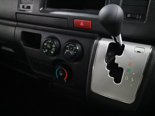 ハイエースバン ロングＤＸ　両側スライドドア　ＡＭ・ＦＭラジオ　ＡＵＸ　ミュージックプレイヤー接続可　キーレスエントリー　盗難防止システム　マニュアルエアコン　ヘッドライトレベライザー　パワーウィンドウ　スペアキー有（18枚目）